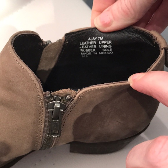 Steve Madden Leather Ankle Booties. Zip up sides. - Picture 8 of 8